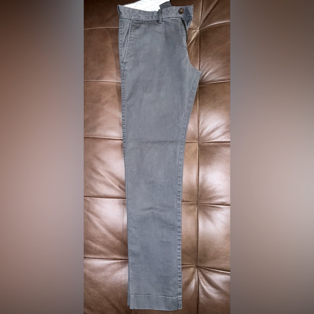 Men’s J Crew 29x32 Slim Flex Chinos in dark grey!!